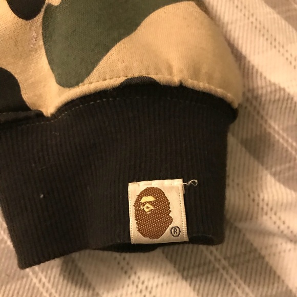 Authentic Bape shark full zip - Picture 2 of 8
